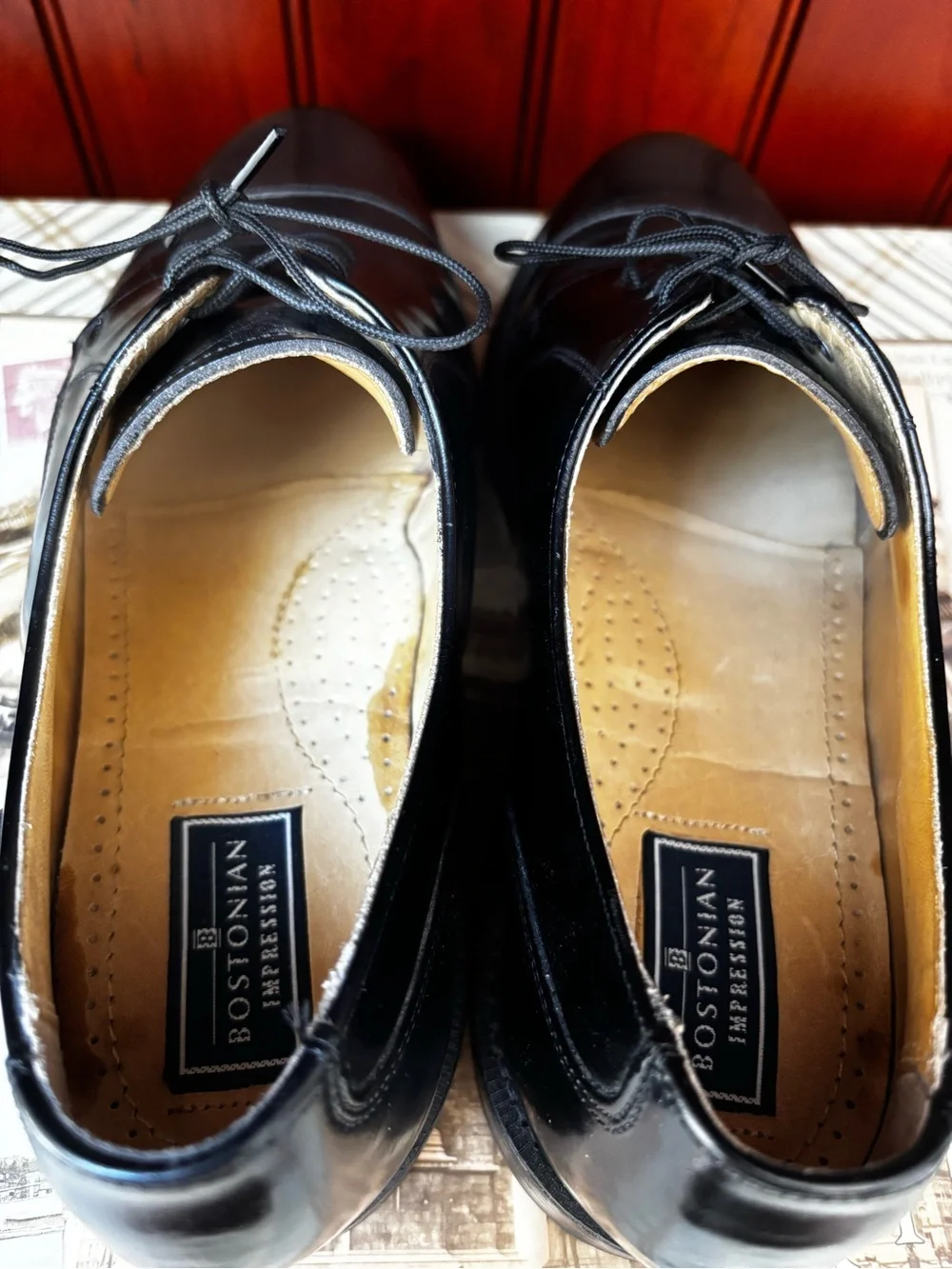pre-owned Bostonian Classics First Flex black leather cap-toe derby dress shoes.